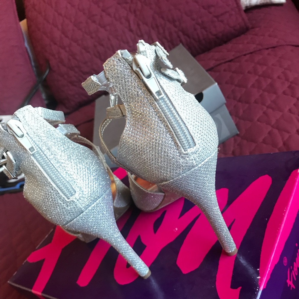 Heels - Picture 3 of 5